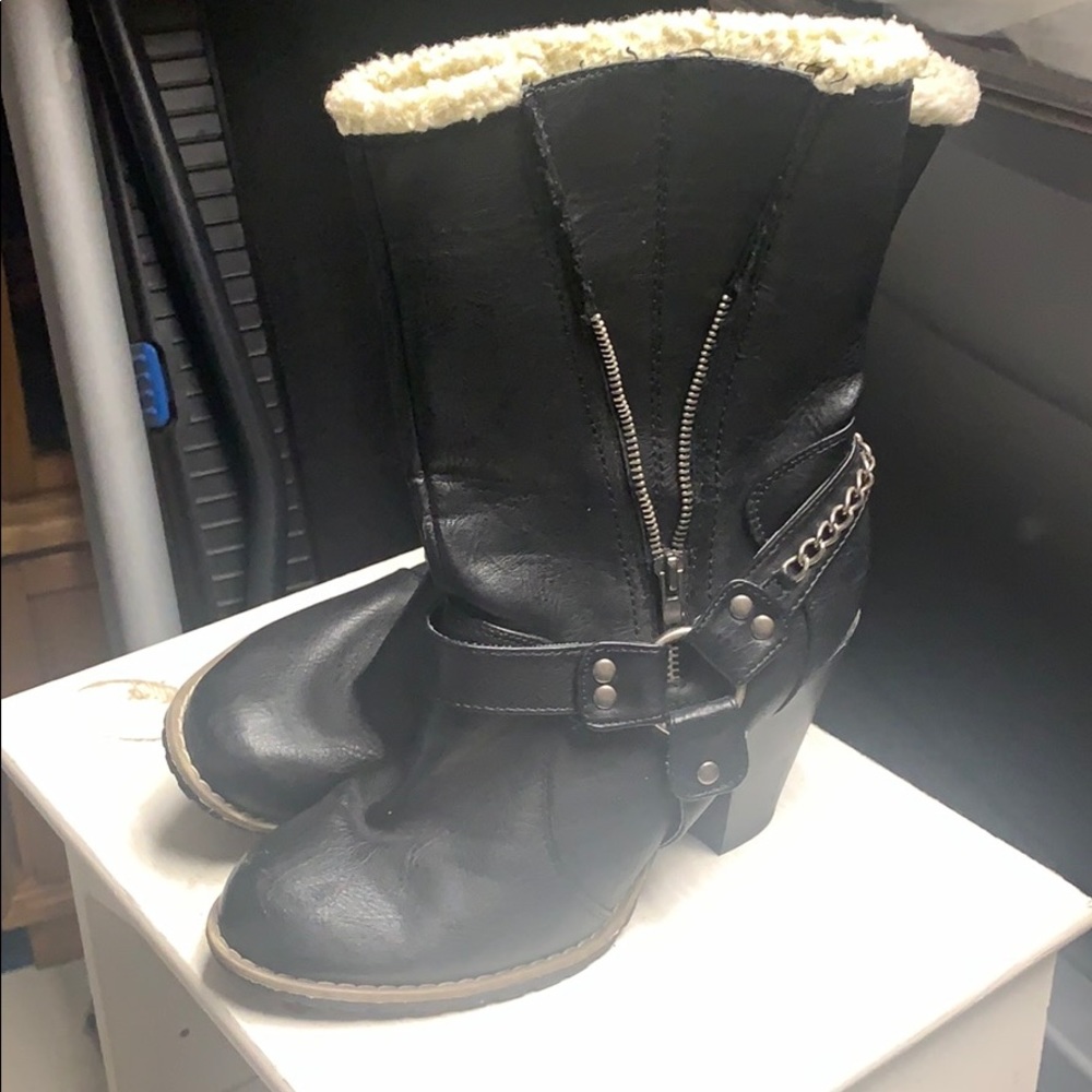 Candie’s black leather boots size 9